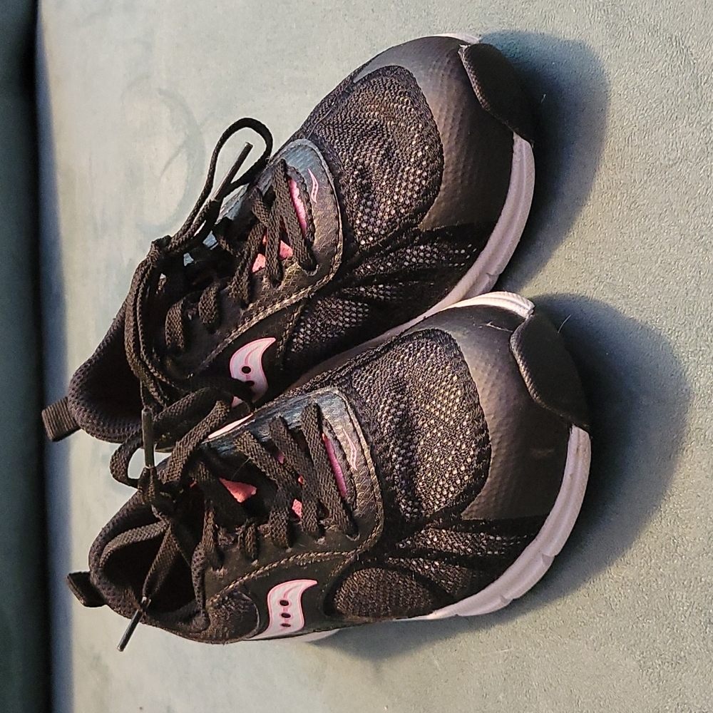 Worn Once - Saucony Velocity Girls Running Shoe